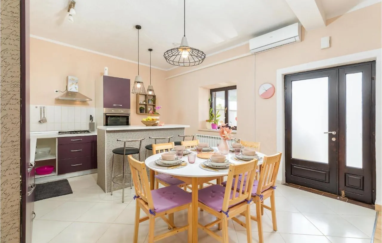 Casa vacanze Amazing Home In Marcana With Jacuzzi