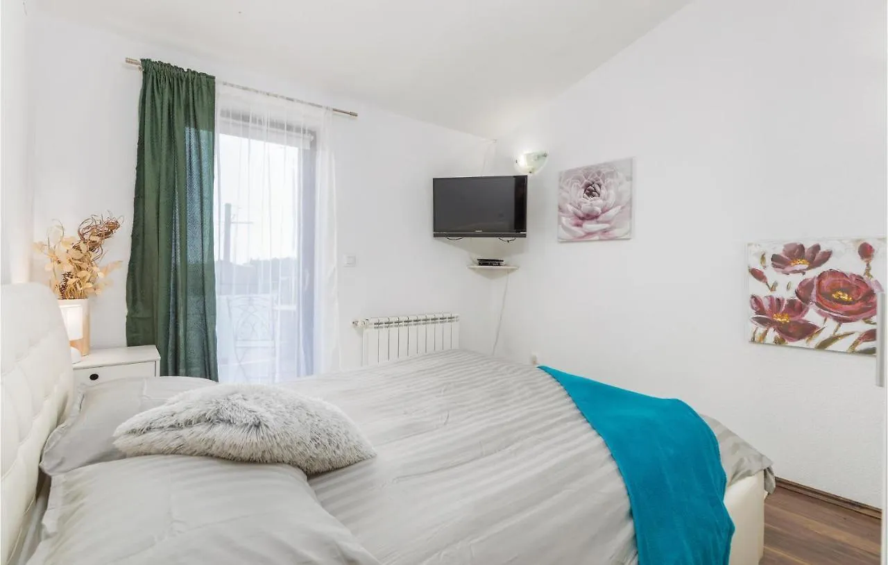 Amazing Home In Marcana With Jacuzzi Casa vacanze