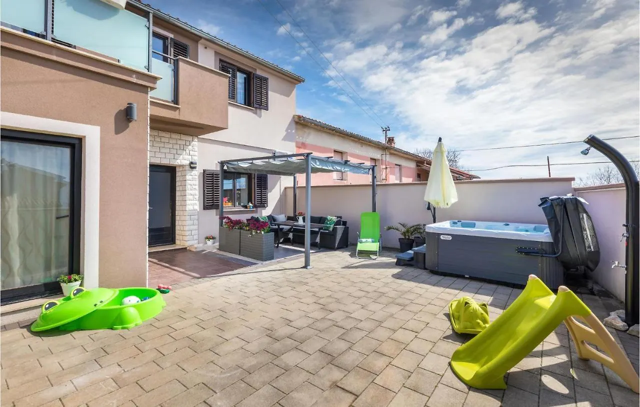 Amazing Home In Marcana With Jacuzzi Holiday home