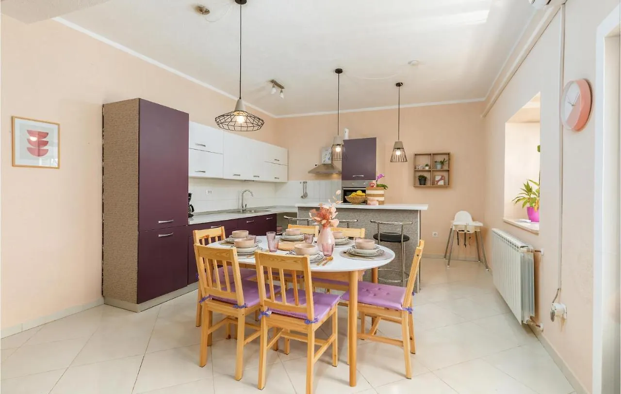 Amazing Home In Marcana With Jacuzzi 0*,