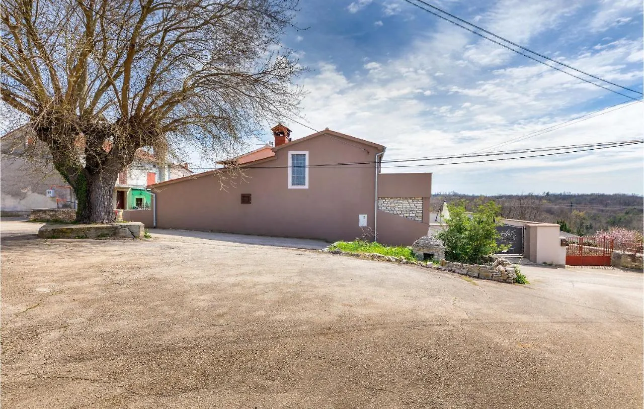 Amazing Home In Marcana With Jacuzzi Casa vacanze