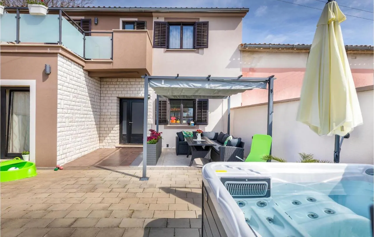 Holiday home Amazing Home In Marcana With Jacuzzi