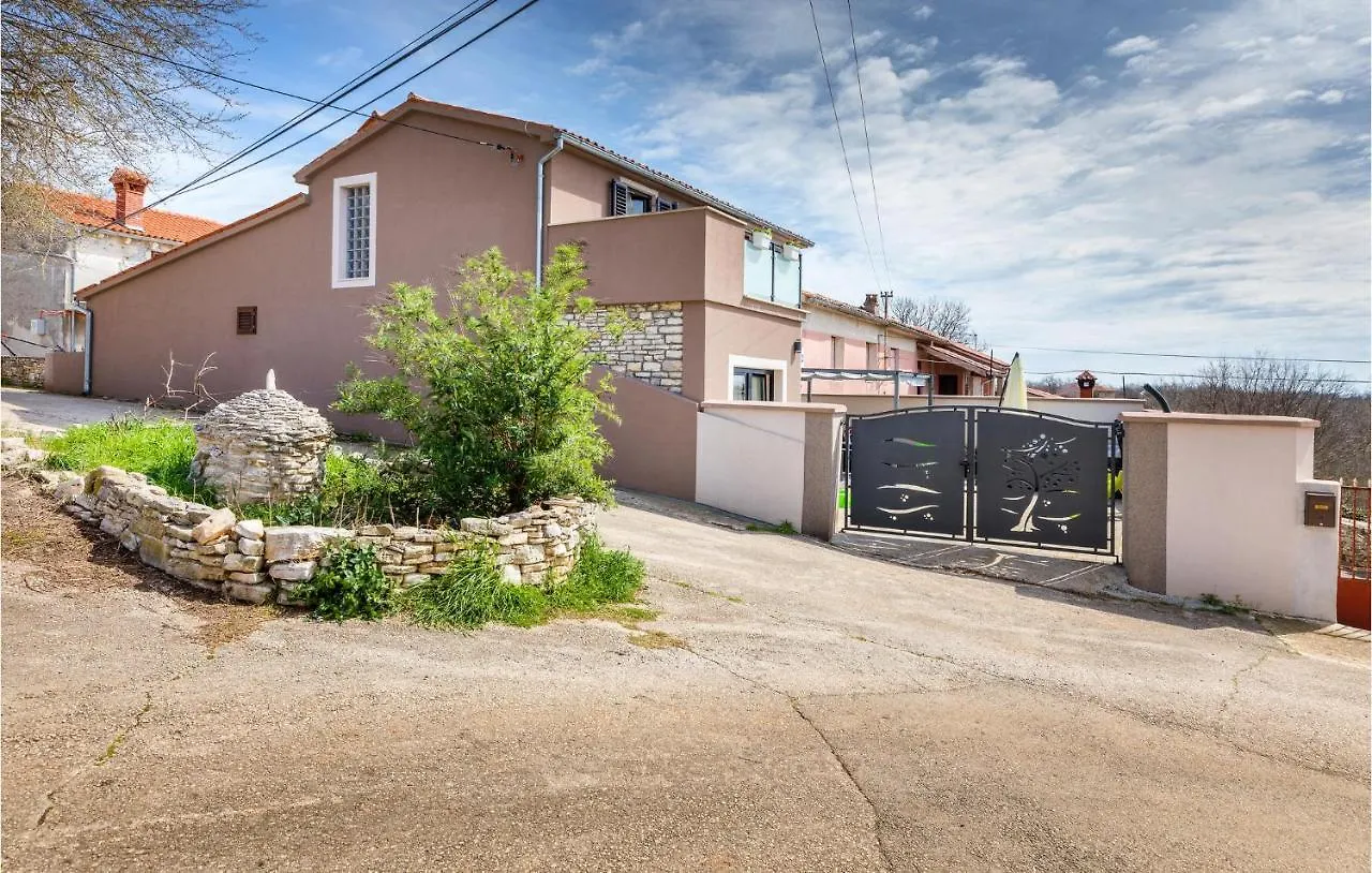 Amazing Home In Marcana With Jacuzzi