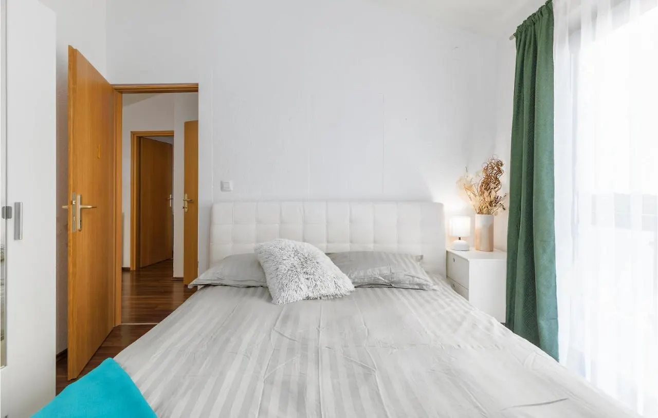 Amazing Home In Marcana With Jacuzzi