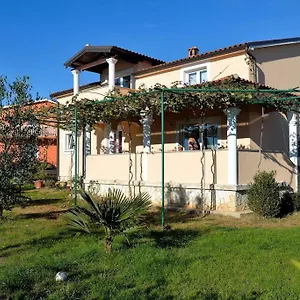  Apartment Comfortable Near Pula